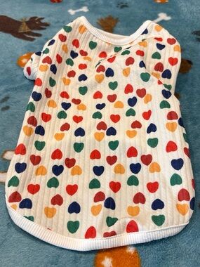 Small Pet Heart-Print White Pajama Top — Multicolor Hearts